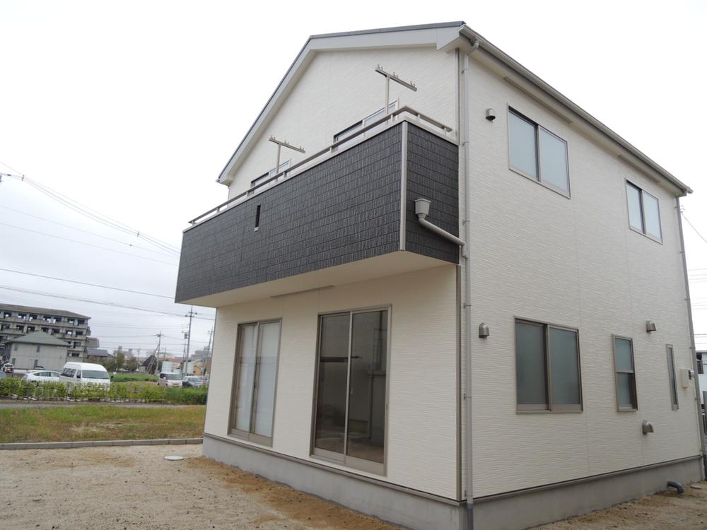 Local appearance photo. Local (10 May 2013) Shooting