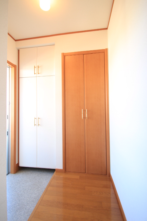 Receipt. Entrance storage
