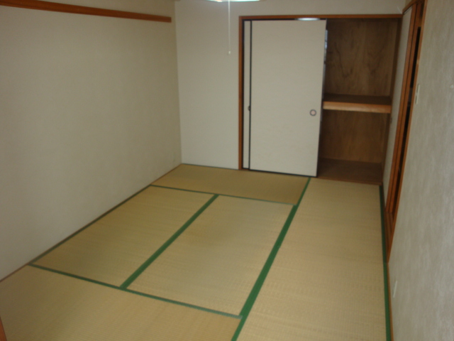 Other room space. Japanese-style room 6 quires