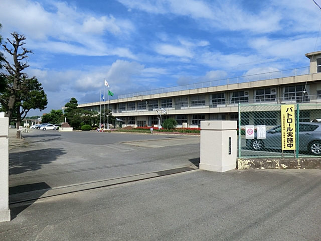 Primary school. 1300m until Tsuchiura Municipal Arakawaoki elementary school (elementary school)