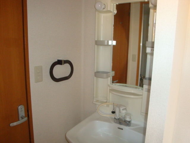 Washroom. Independent wash basin ・ Shampoo with Dresser. 