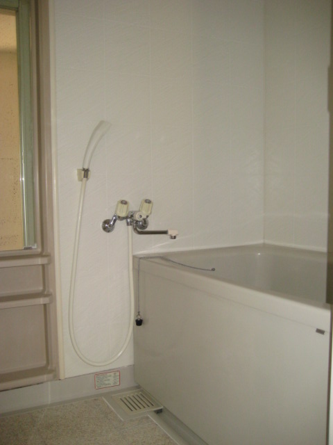 Bath. Add cooked hot water supply equation, I'm happy if there.