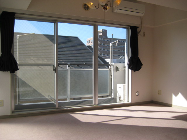 Living and room. DK bonus