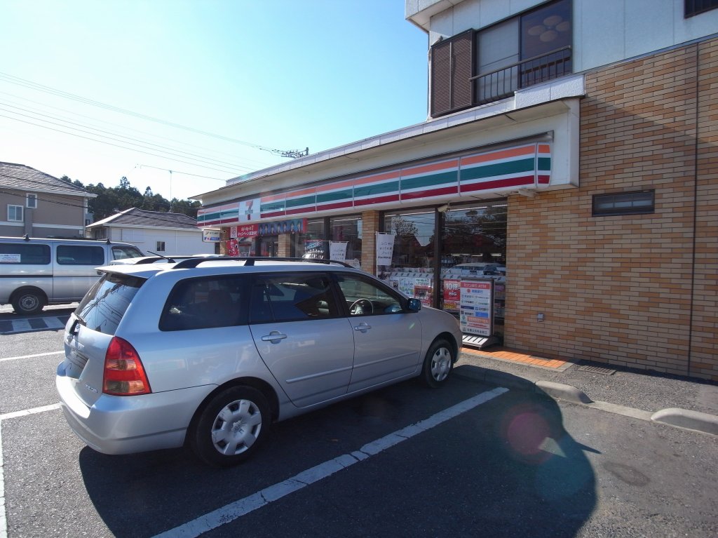 Convenience store. Seven-Eleven Tsuchiura Sakuragaoka store up (convenience store) 190m