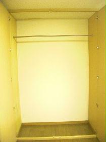 Receipt. Large capacity storage closet