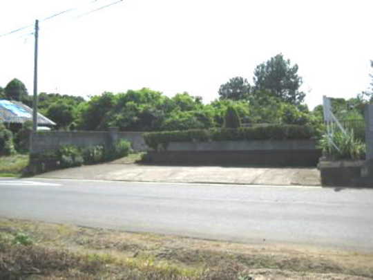 Local photos, including front road. Local land photo