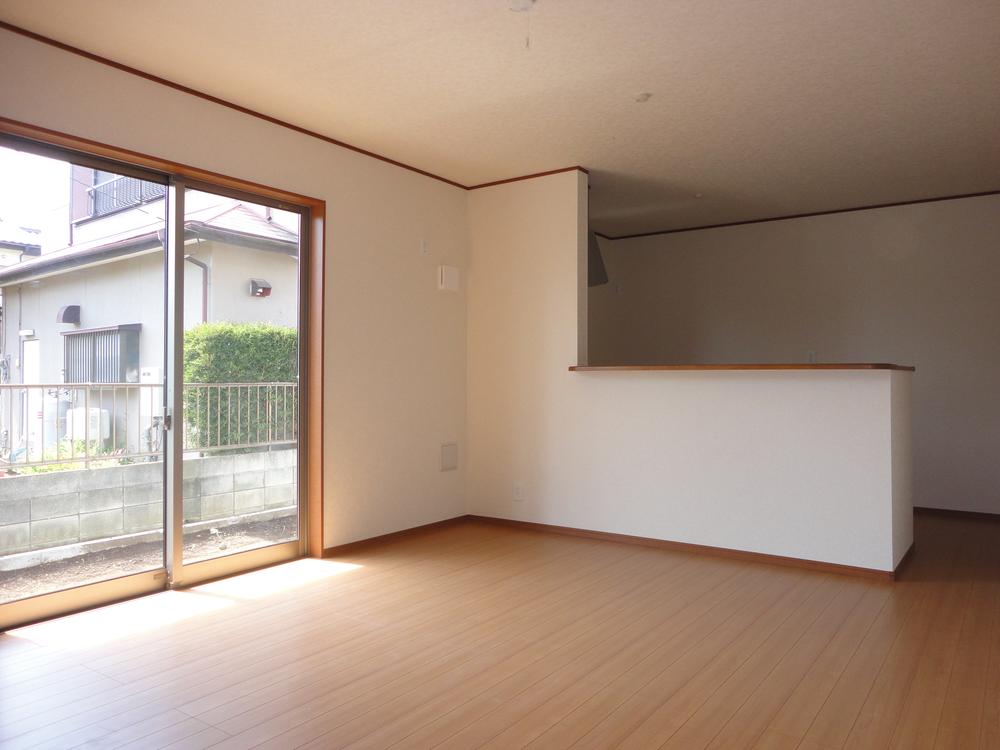 Same specifications photos (living). (Building 2) same specification