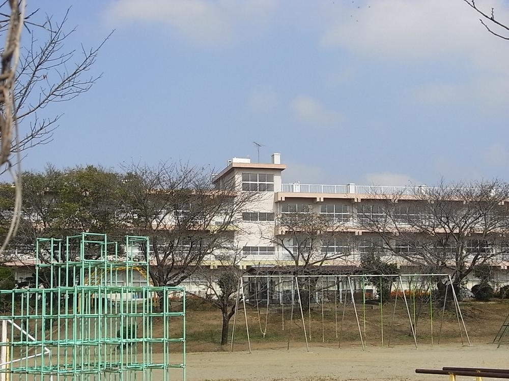 Primary school. 2115m until Tsuchiura Municipal Kandatsu Elementary School