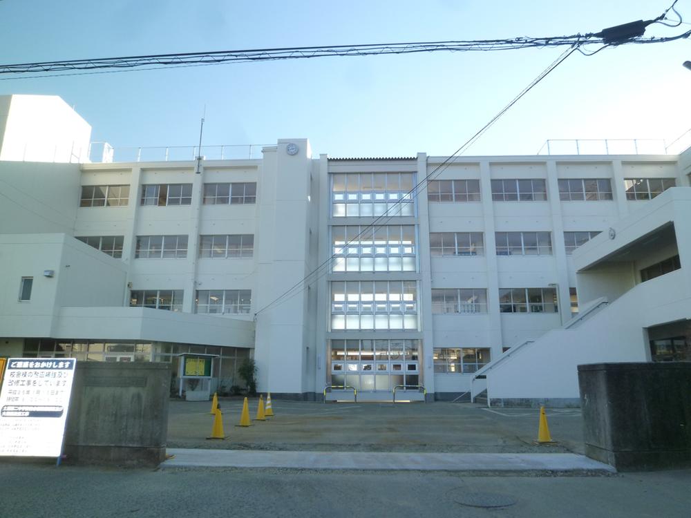 Junior high school. 1302m until Tsuchiura City Museum of Tsuchiura second junior high school