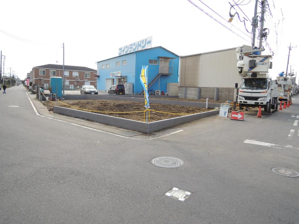 Local photos, including front road. Local (11 May 2013) Shooting