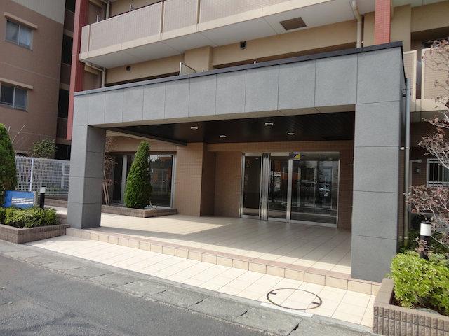 Entrance. Common areas