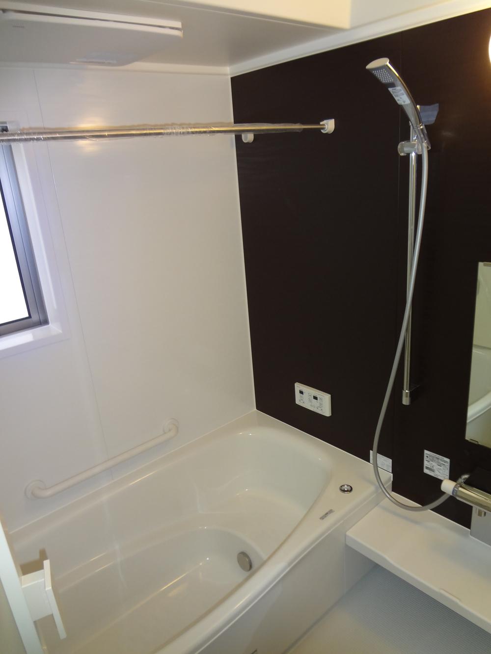 Same specifications photo (bathroom). 3 Building same specification bathroom 