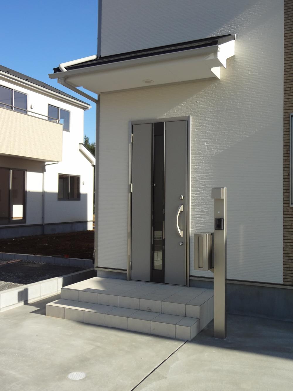 Entrance. 3 Building same specifications entrance