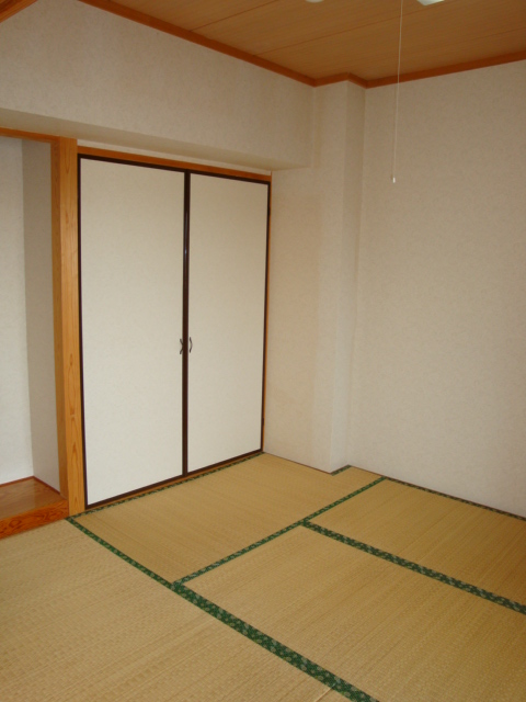 Living and room. Japanese-style room 6 tatami