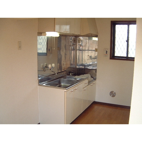 Kitchen. Ventilation good because there is a small window ◎