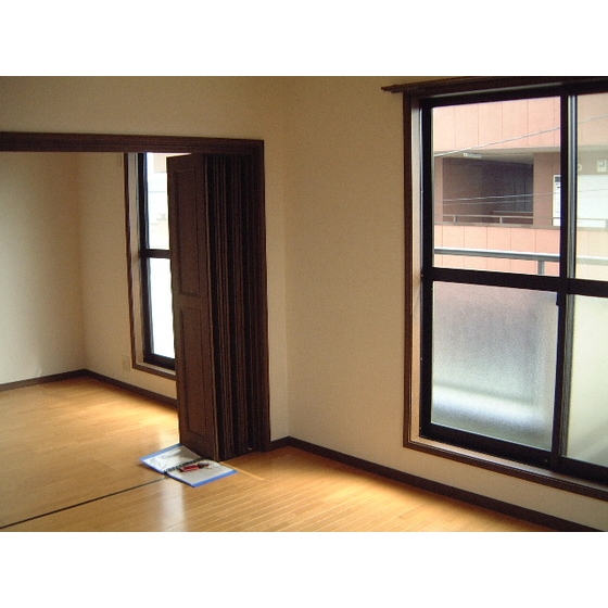Living and room. Spacious living room ◎