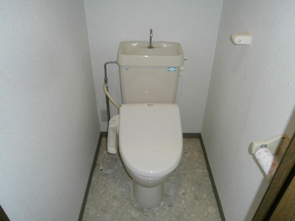 Toilet. Indoor (April 2013) Shooting