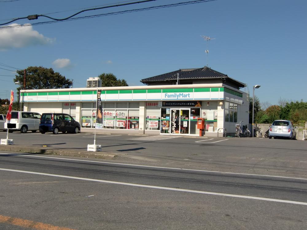 Convenience store. 297m to FamilyMart Tsuchiura Oiwada shop