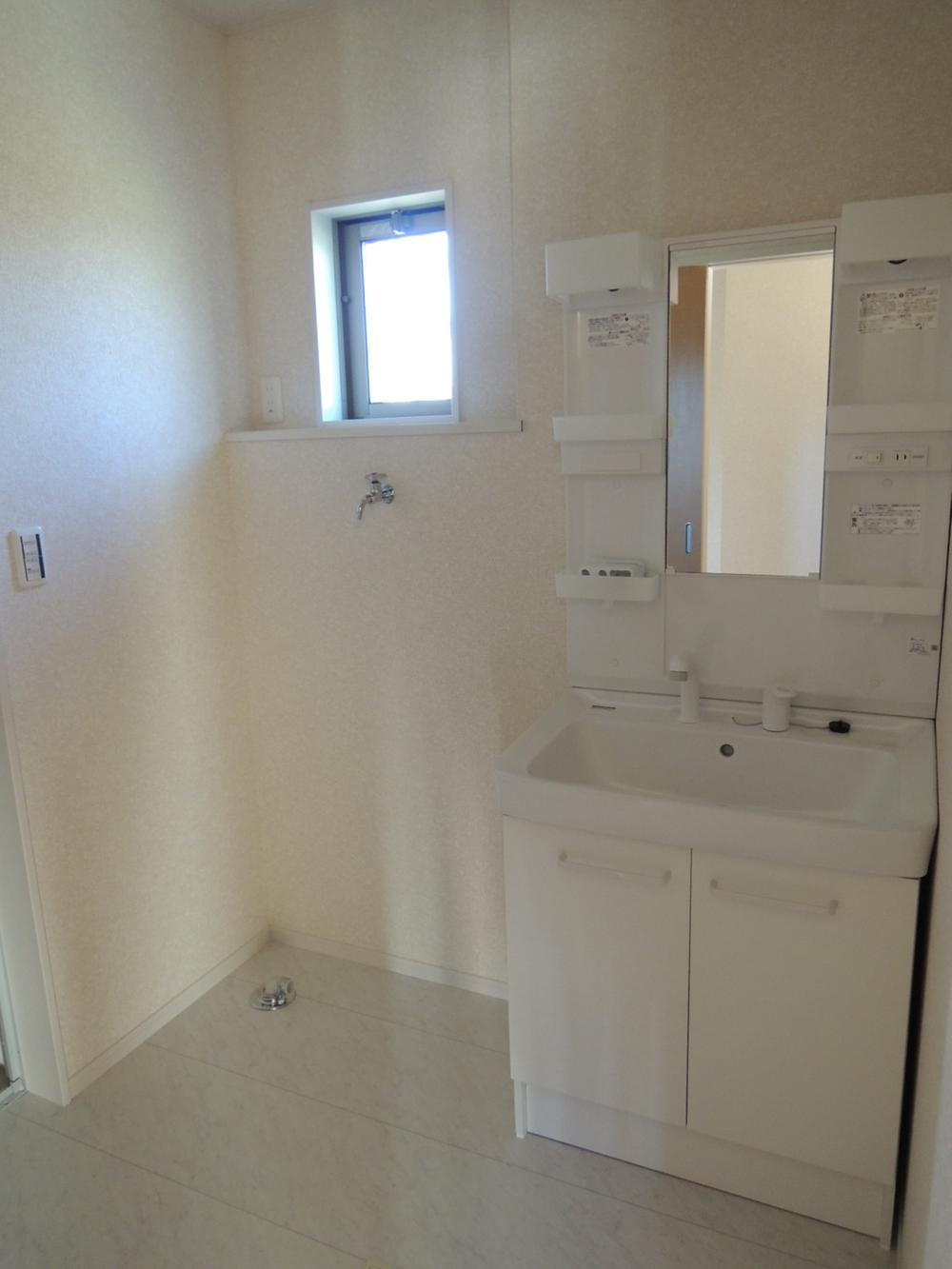 Wash basin, toilet. Indoor (12 May 2013) Shooting