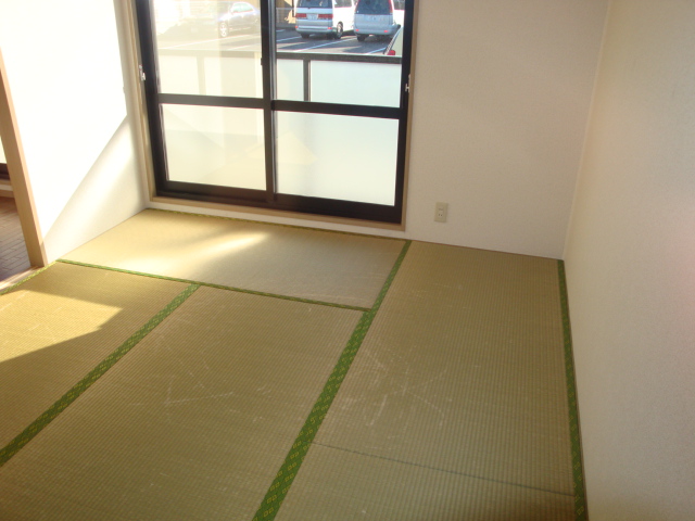 Living and room. Japanese-style room 6 tatami. 