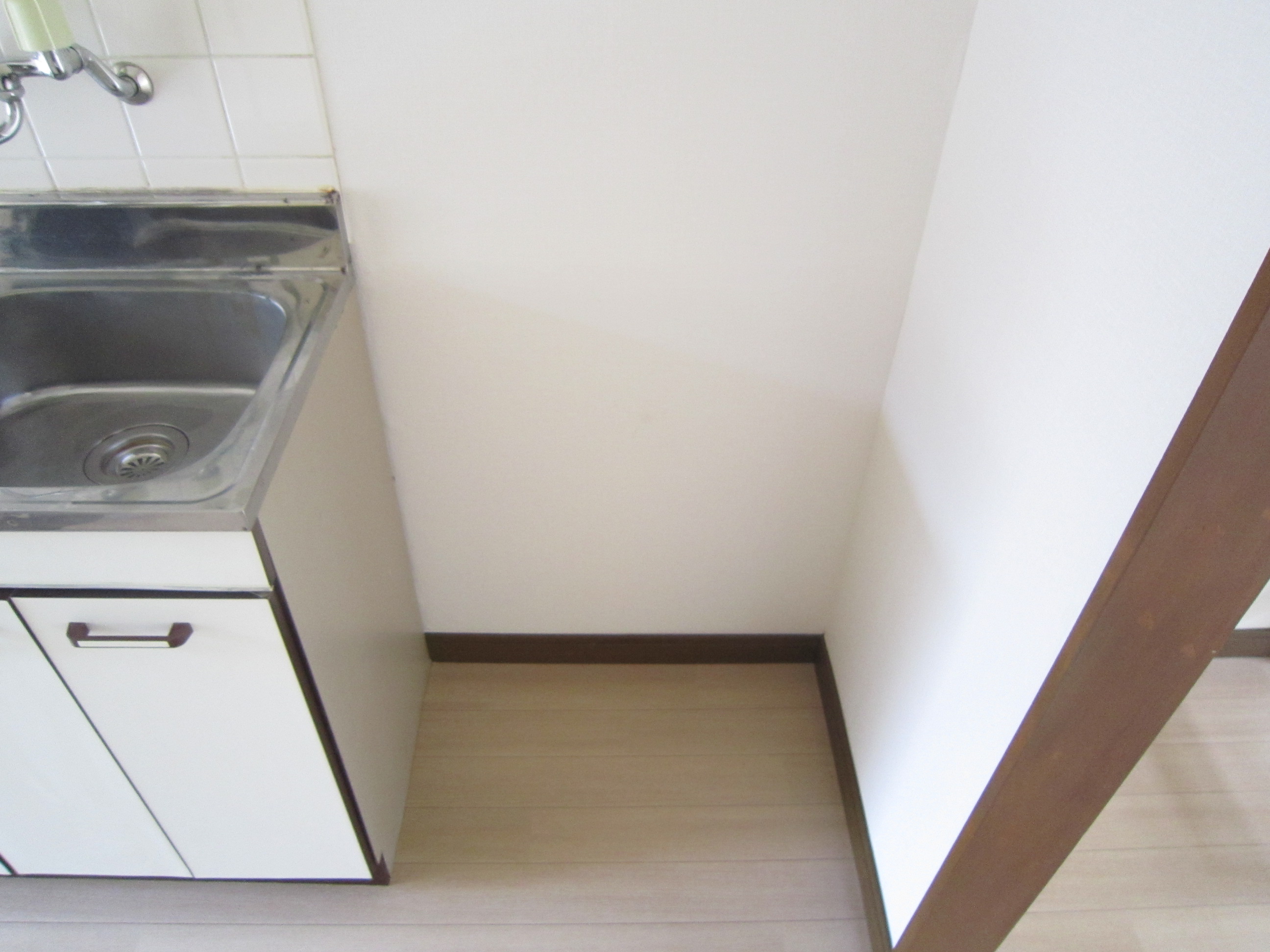 Kitchen. Refrigerator yard