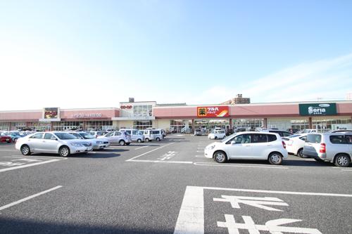 Shopping centre. Cope Tsuchiura Shopping center 909m