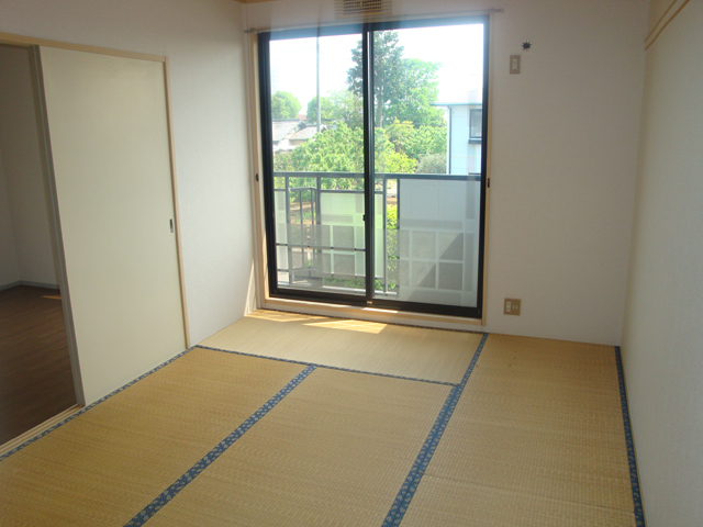 Living and room. Japanese-style room 6 quires