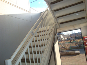 Other common areas. Central staircase