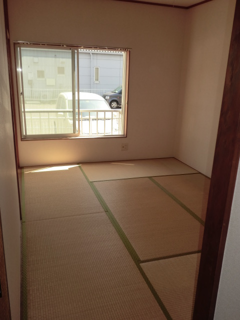 Other room space. Tatami mat replacement is hope, Done before occupancy.