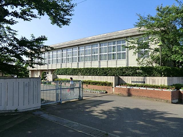 Junior high school. 1673m until Tsuchiura City Tsuwa junior high school