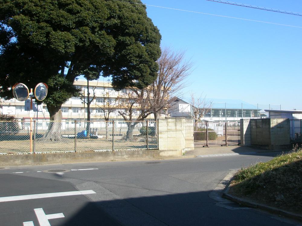 Junior high school. 300m until Tsuchiura City Museum of Tsuchiura fourth junior high school