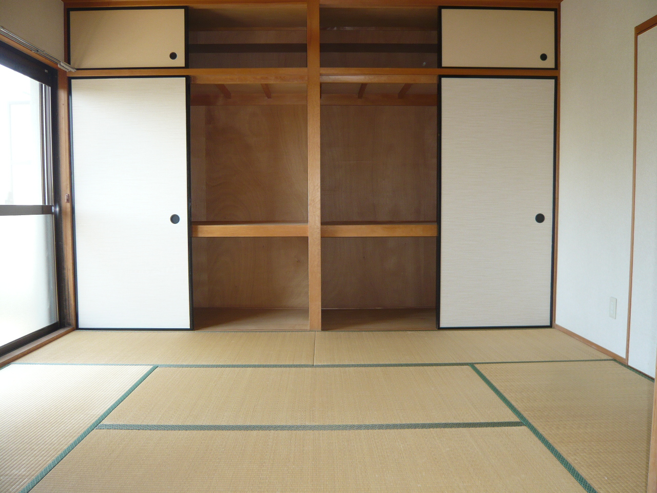 Living and room. closet ・ With upper closet ・ 6 Pledge Japanese-style room