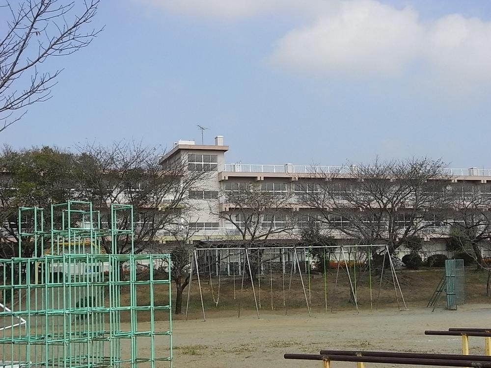 Primary school. 874m until Tsuchiura Municipal Kandatsu Elementary School