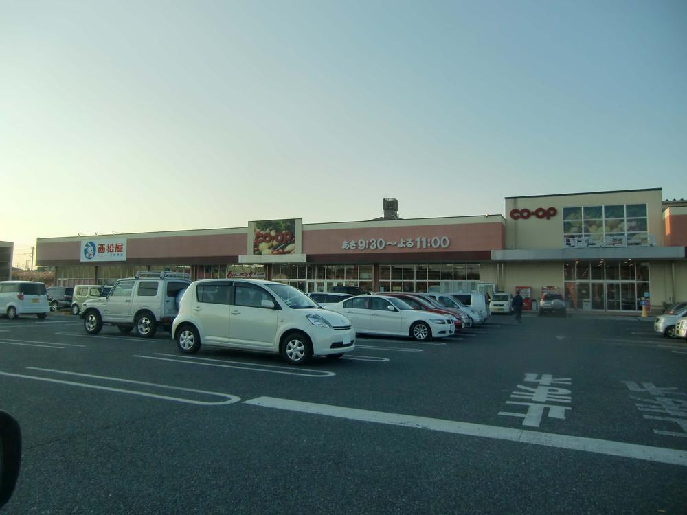 Supermarket. 2200m to the Co-op store Tsuchiura