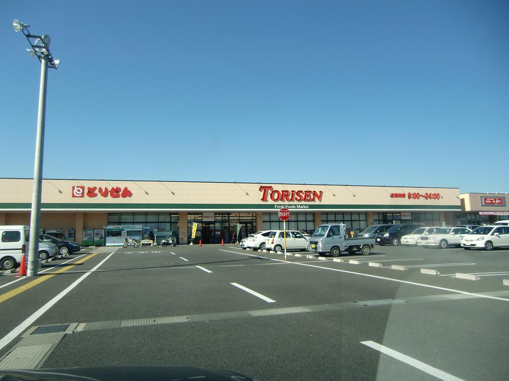 Supermarket. 2250m until Torisen Kidamari shop