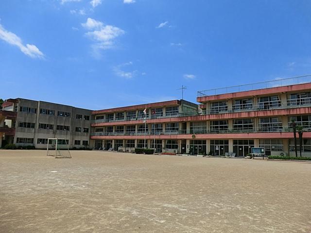 Primary school. 1775m until Tsuchiura City Museum of Tsuchiura second elementary school
