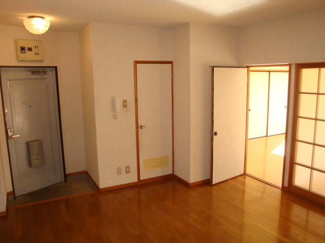 Living and room. Spacious LDK