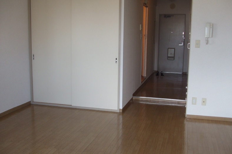 Living and room. Western-style 8 pledge
