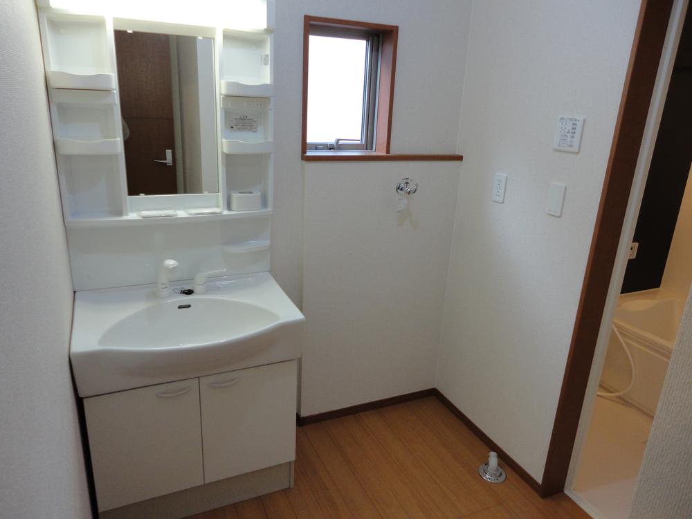 Wash basin, toilet. Same specifications Washroom