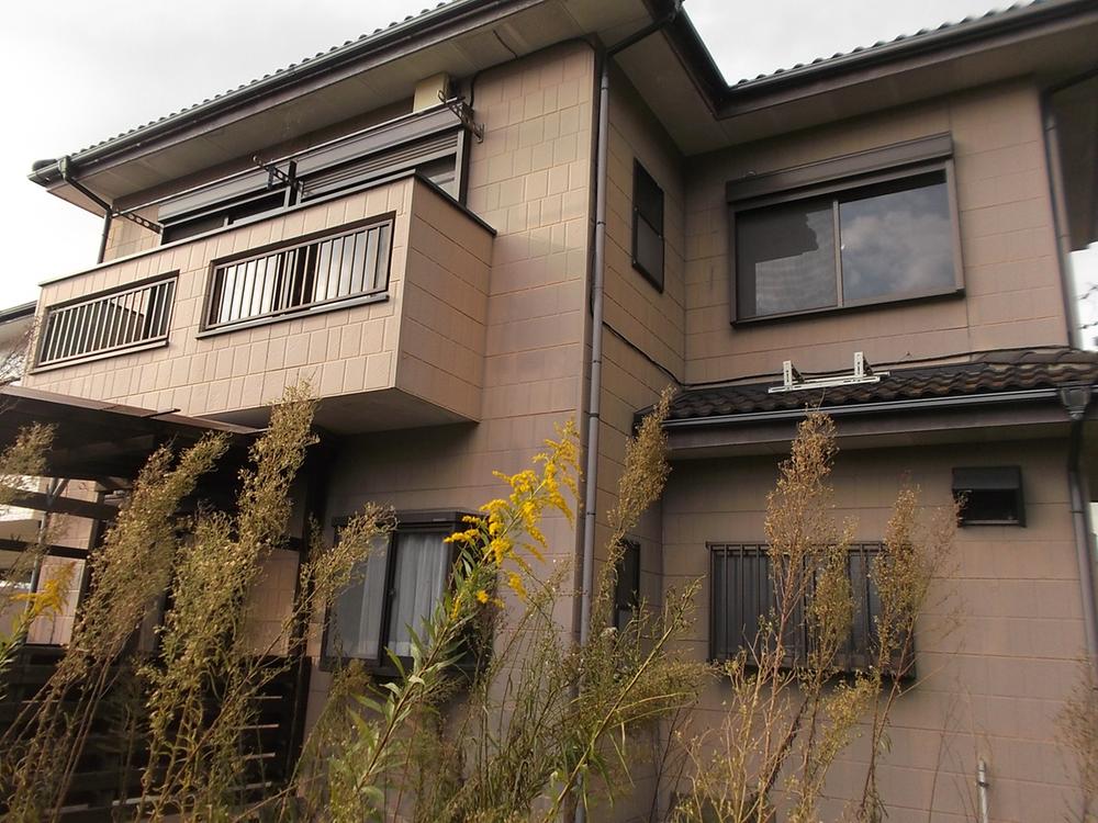 Local appearance photo. It will be renovation front yard side appearance photo. 