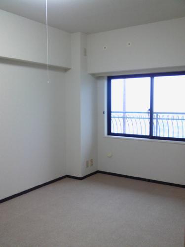 Non-living room. North Western-style from a different angle