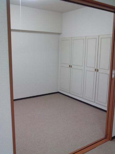 Non-living room. Living next to Western-style