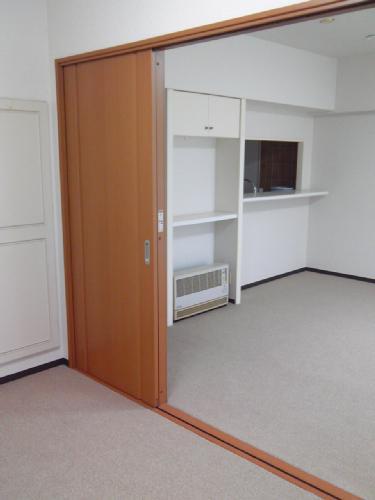 Living. Kitchen look behind the counter