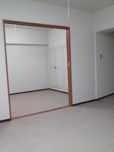 Non-living room. Based on white indoor color