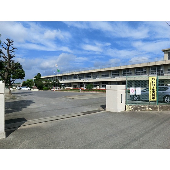 Primary school. 1200m until Tsuchiura Municipal Arakawaoki elementary school (elementary school)