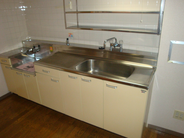Kitchen. Spacious kitchen