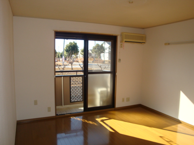 Living and room. Western-style 8 tatami flooring