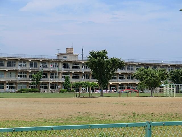 Primary school. Tsuchiura Municipal Migimomi 800m up to elementary school