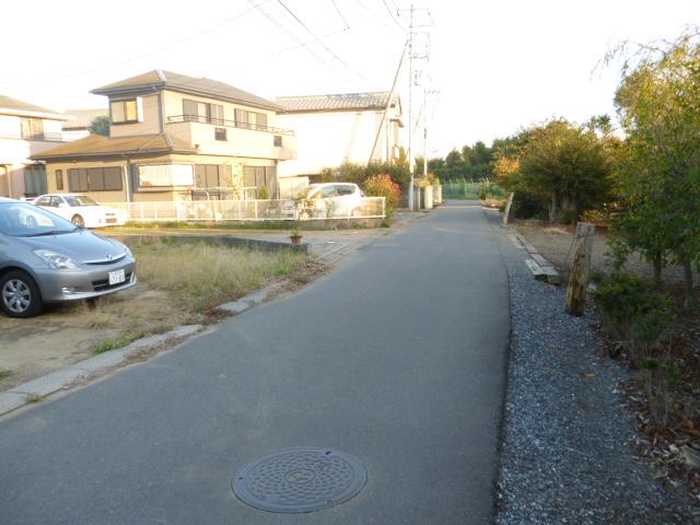 Local photos, including front road. Local (11 May 2013) Shooting