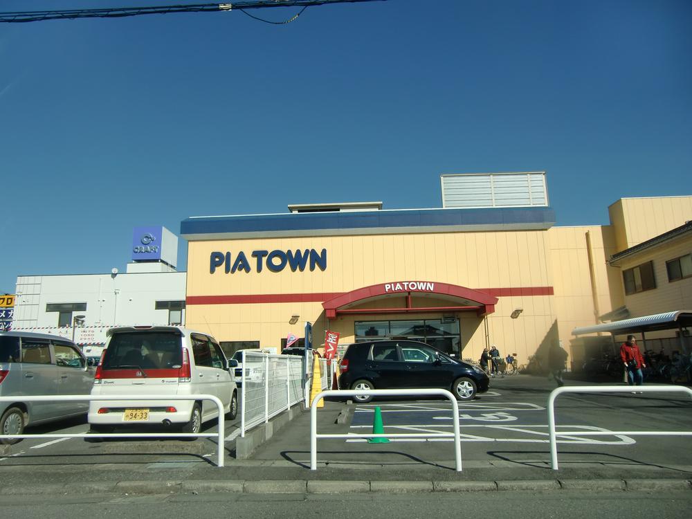 Shopping centre. Piataun until Tsuchiura 407m